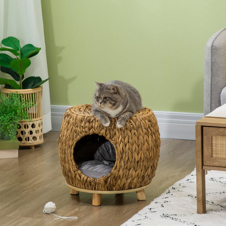 Rattan Retreat: Wicker Cat Abode with Plush Cushion